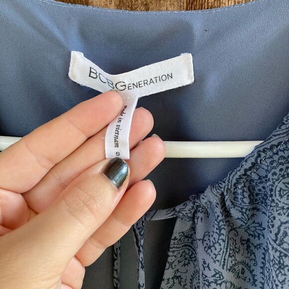 BCBGeneration Paisley Sleeveless Cross-over Tie Neck Romper - Picture 5 of 7